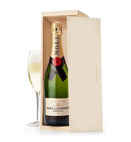 http://gifttree.com/cdn/shop/files/29045a_Moet-Chandon-Imperial-Brut-Champagne-Crate.jpg?v=1690872386